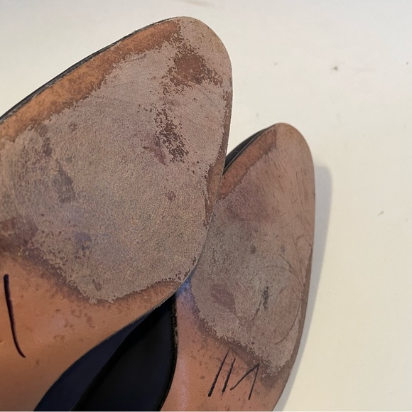 Salvatore Ferragamo block heel tassel pumps Size 7 narrow - Picture 9 of 11